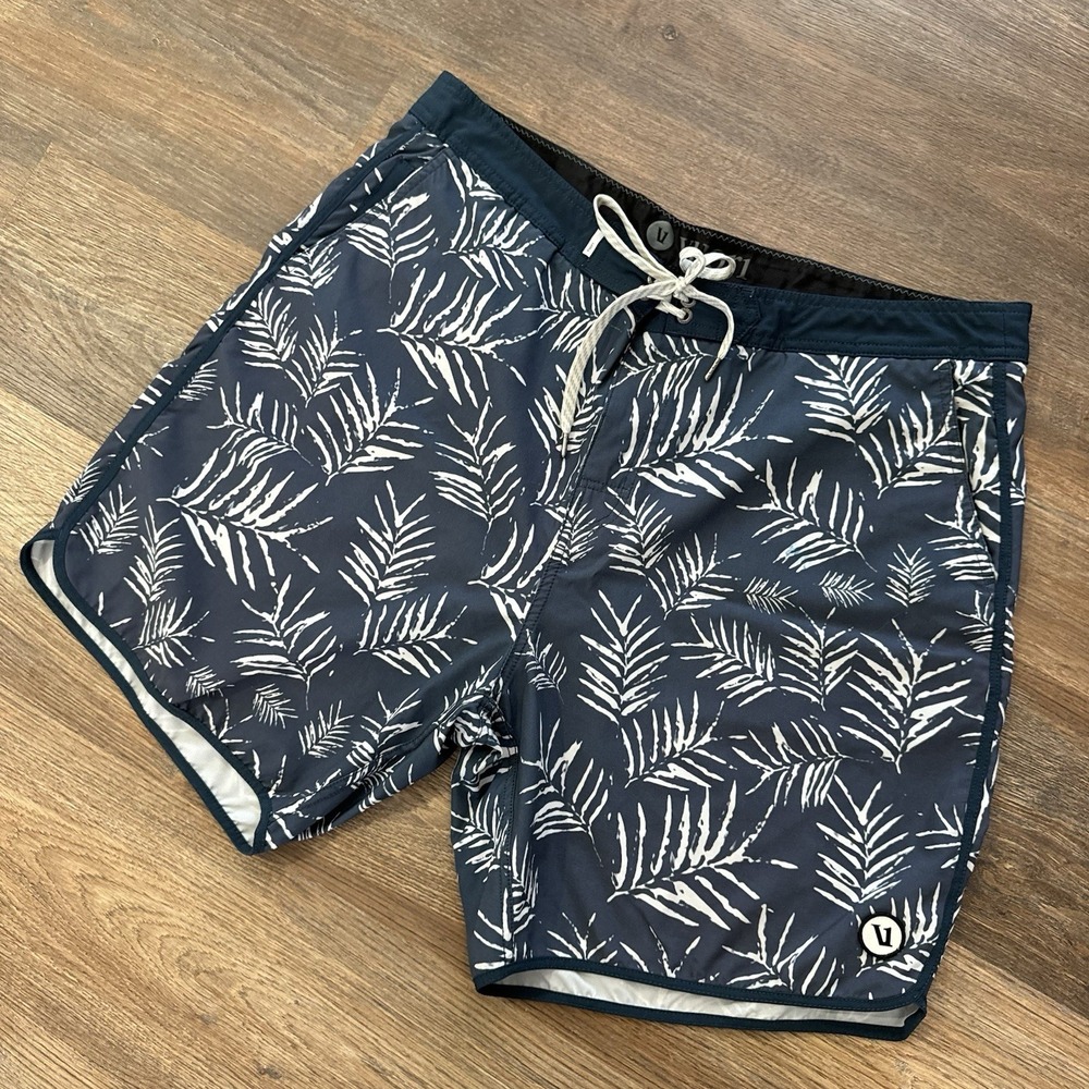 Vuori Cruise Boardshort‎ Men's Sz 38 V314 Palm Floral Pattern Blue